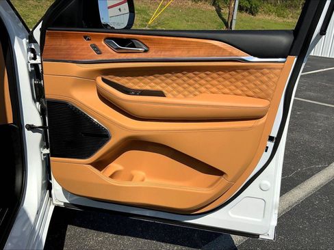 Used 2025 Jeep Grand Cherokee L Summit image 23