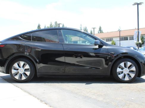 Used 2024 Tesla Model Y Long Range AWD/4WD image 37