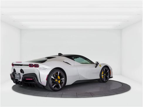 Certified 2022 Ferrari SF90 Stradale image 5