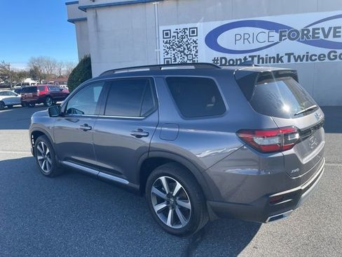 Used 2025 Honda Pilot Elite image 7