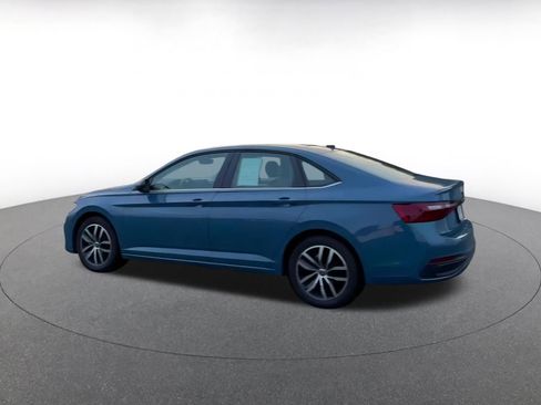 Used 2025 Volkswagen Jetta SE image 10