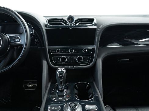 Certified 2021 Bentley Bentayga image 32