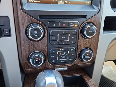 Used 2014 Ford F150 Lariat w/ Equipment Group 502A Luxury image 14