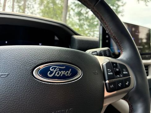 Used 2025 Ford Explorer Active w/ Active Comfort Package RWD image 29