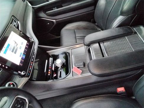 Used 2024 Jeep Wagoneer L Series II image 23