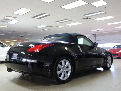 Used 2004 Nissan 350Z Touring image 23