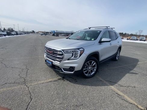 Certified 2022 GMC Terrain SLT w/ Tech Package AWD/4WD image 4