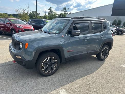 Used 2017 Jeep Renegade Trailhawk w/ Safety & Security Group AWD/4WD image 3