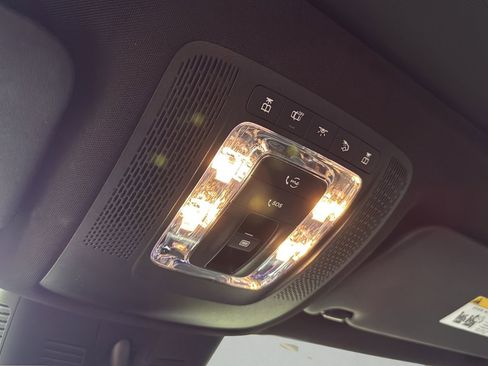 Used 2024 Mercedes-Benz GLB 250 image 22