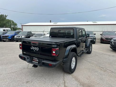 Used 2020 Jeep Gladiator Overland AWD/4WD image 5