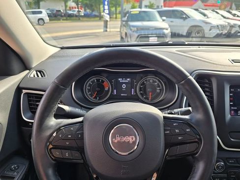 Used 2019 Jeep Cherokee Latitude Plus AWD/4WD image 12