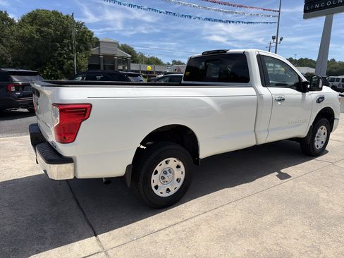 Used 2017 Nissan Titan SV RWD image 6