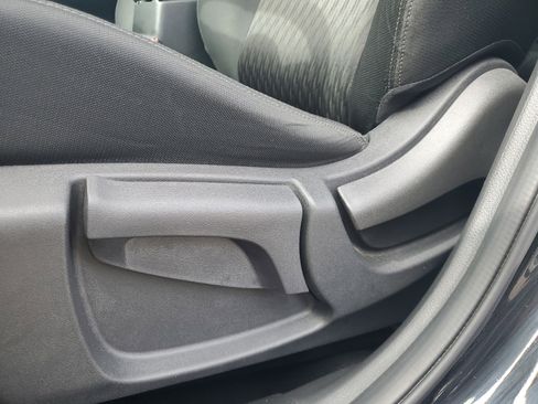 Used 2019 Nissan Rogue S image 14