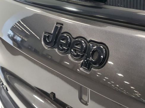 Used 2023 Jeep Compass Latitude w/ Convenience Group AWD/4WD image 7