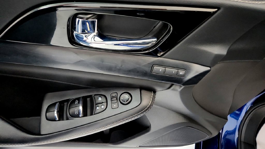 Used 2023 Nissan Maxima Platinum w/ Sport Mat Group FWD image 23