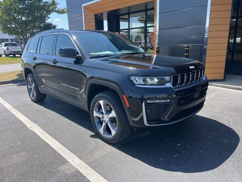 New 2026 Jeep Grand Cherokee L Limited w/ Luxury Tech Group II AWD/4WD image 1