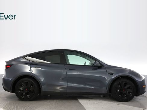 Used 2022 Tesla Model Y Long Range AWD/4WD image 13