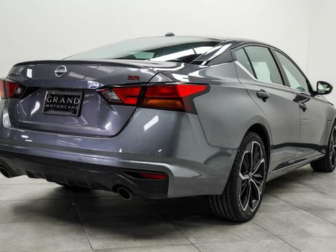 Used 2024 Nissan Altima 2.5 SR FWD image 12