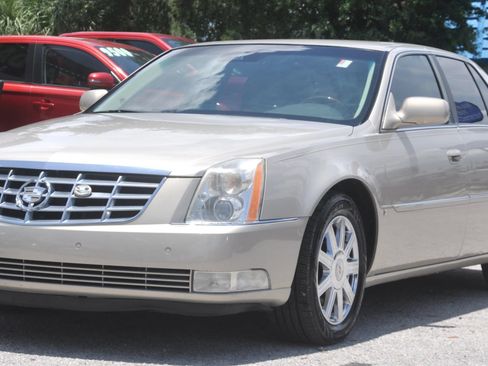 Used 2008 Cadillac DTS FWD image 3