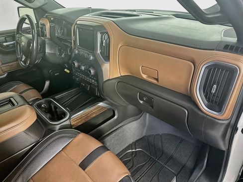 Used 2022 Chevrolet Silverado 1500 High Country w/ Technology Package AWD/4WD image 32