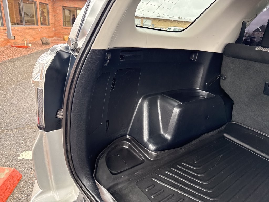 Used 2014 Toyota 4Runner SR5 AWD/4WD image 31