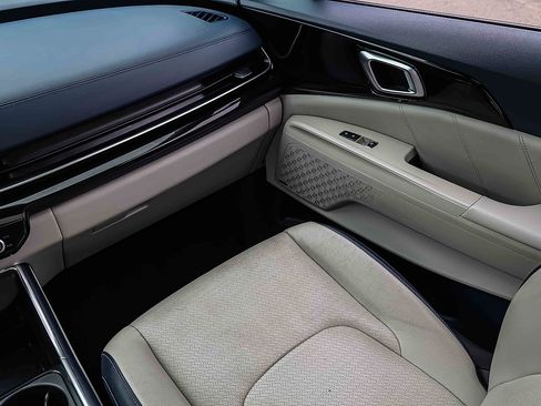 Certified 2025 Kia Carnival SX Prestige FWD image 19