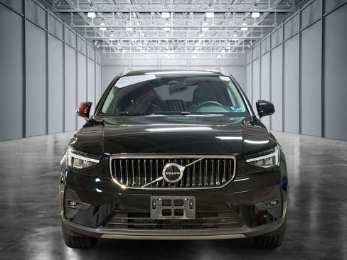 Used 2023 Volvo XC40 B4 Plus FWD image 8