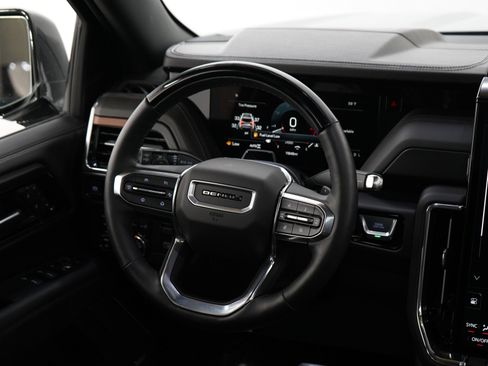 Used 2025 GMC Yukon XL Denali w/ Denali Reserve Package AWD/4WD image 16
