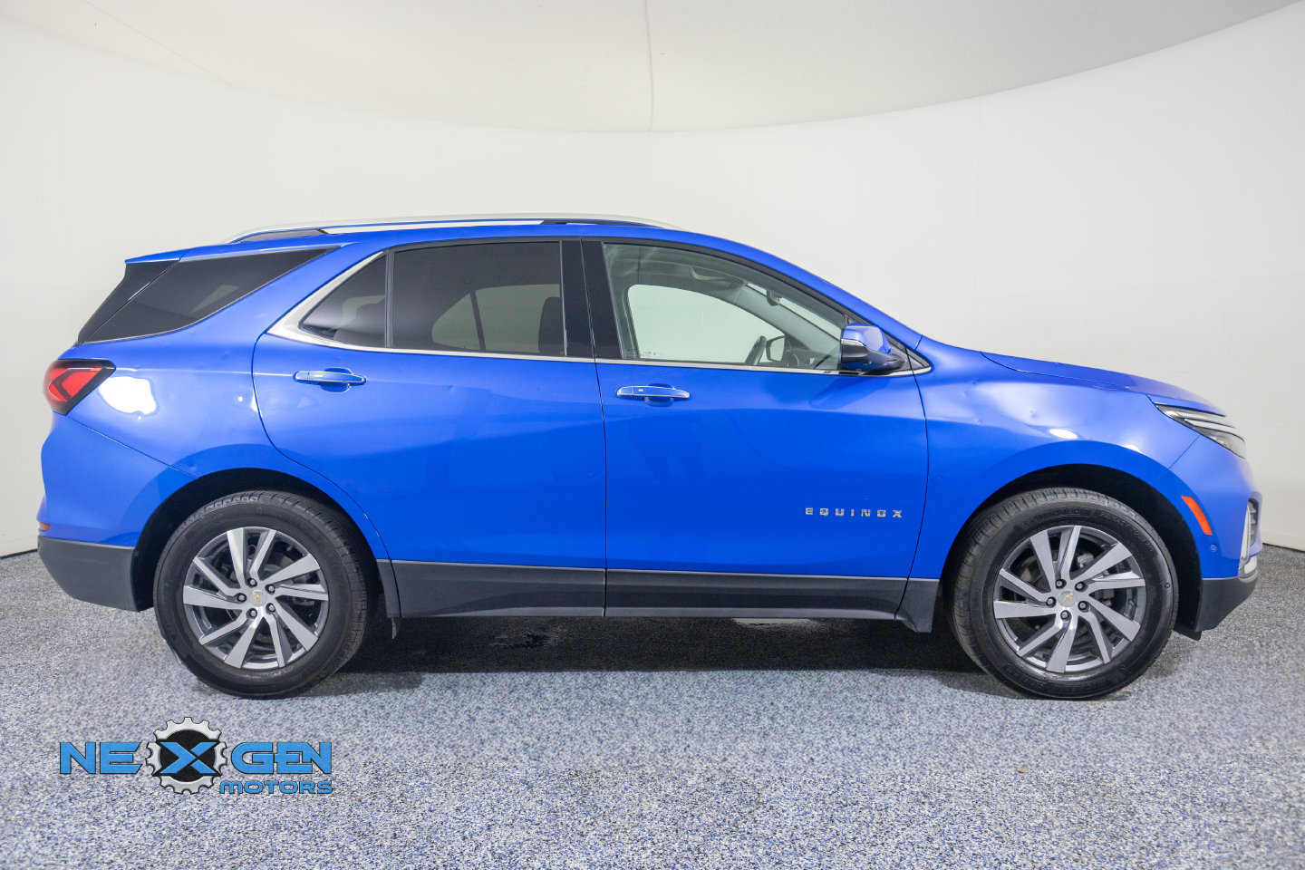 Used 2024 Chevrolet Equinox Premier AWD/4WD image 9