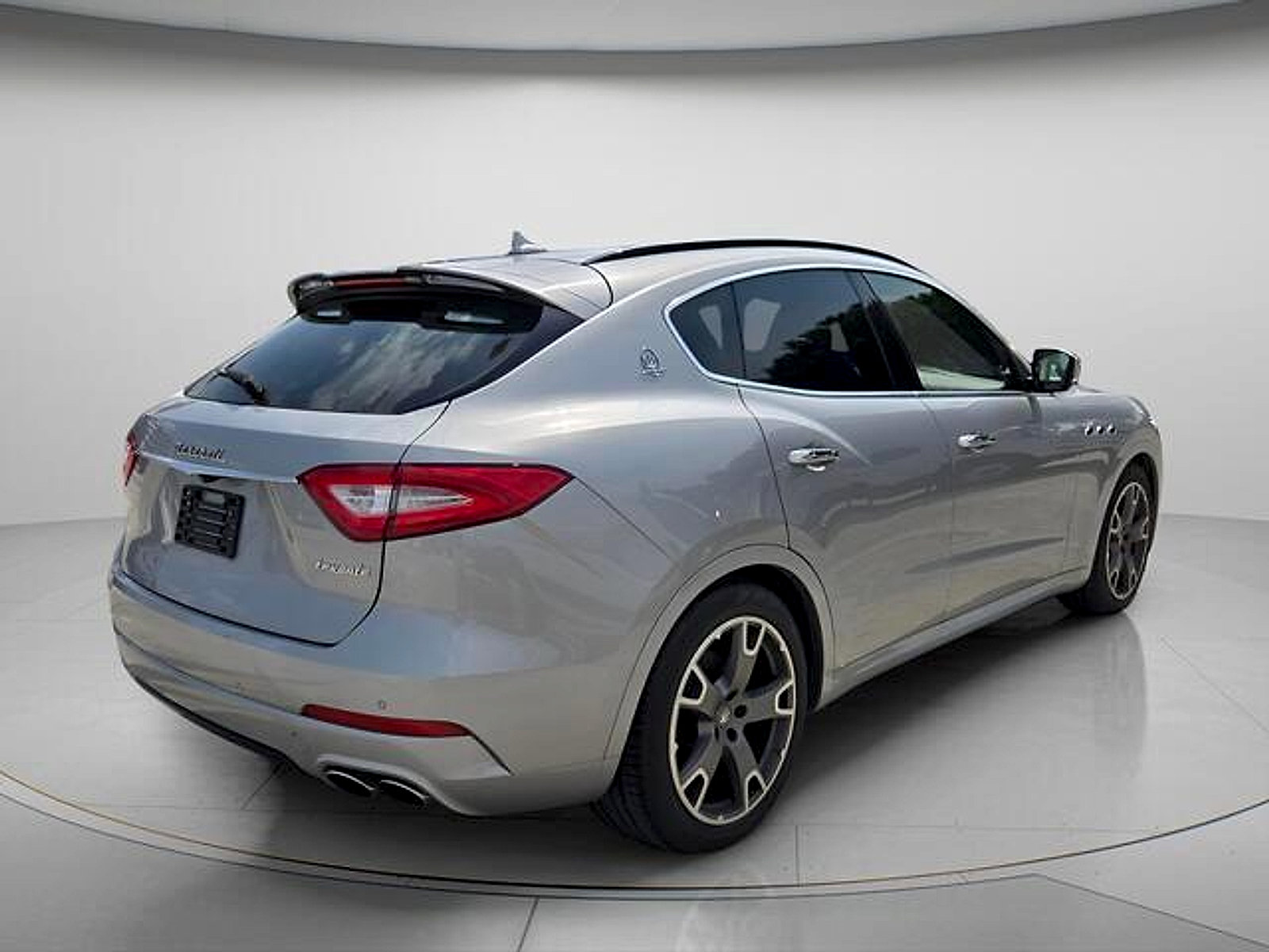 Used 2017 Maserati Levante S AWD/4WD image 6