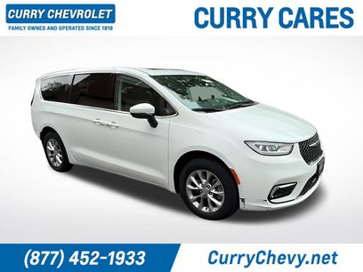 Used 2023 Chrysler Pacifica Touring-L