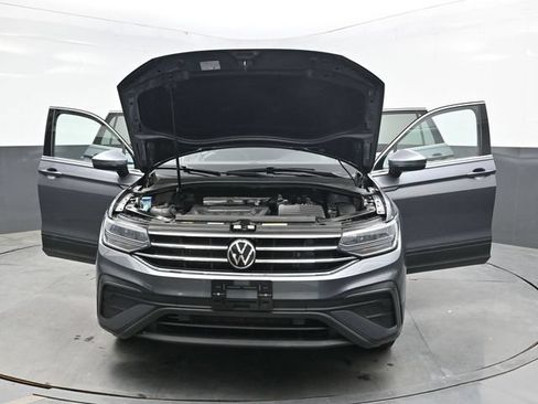 Used 2023 Volkswagen Tiguan SE AWD/4WD image 37