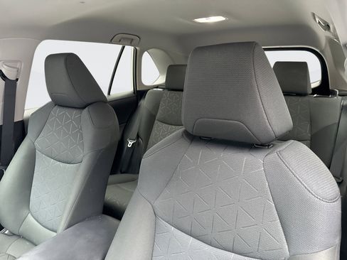 Used 2022 Toyota RAV4 XLE AWD/4WD image 11