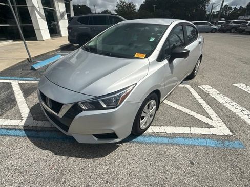 Used 2020 Nissan Versa S FWD image 4