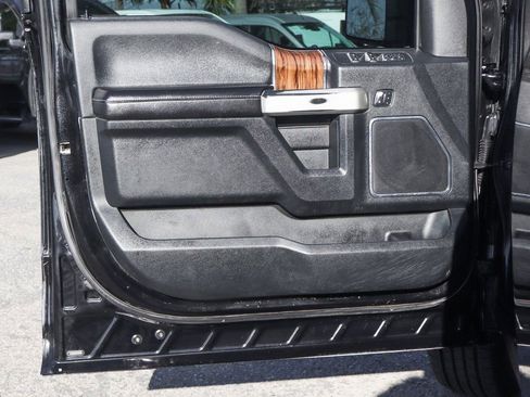 Used 2018 Ford F150 Lariat w/ Equipment Group 502A Luxury AWD/4WD image 17