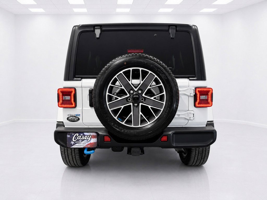 Used 2023 Jeep Wrangler Unlimited Sahara w/ Cold Weather Group AWD/4WD image 15