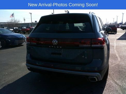 Used 2024 Volkswagen Atlas Peak Edition SEL image 3