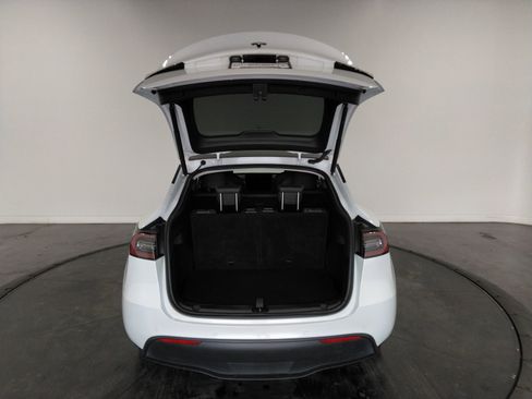 Used 2023 Tesla Model Y Long Range image 8