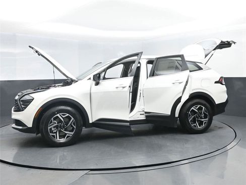 Used 2025 Kia Sportage LX image 20