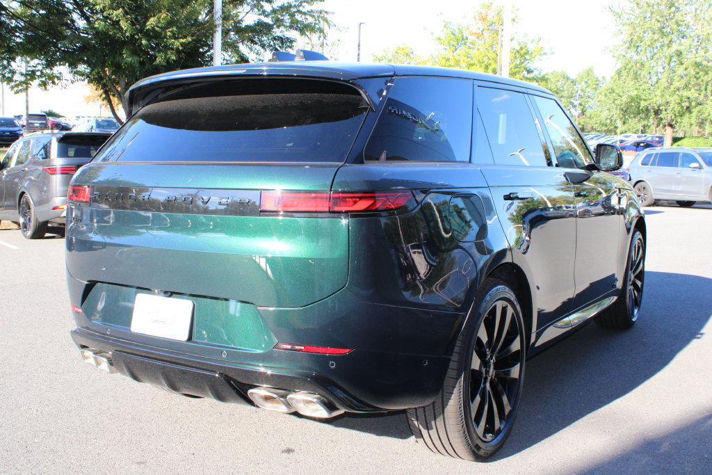 New 2027 Land Rover Range Rover Sport Dynamic SE AWD/4WD image 3