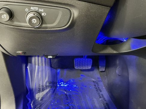 Used 2020 Chevrolet Equinox LS image 16