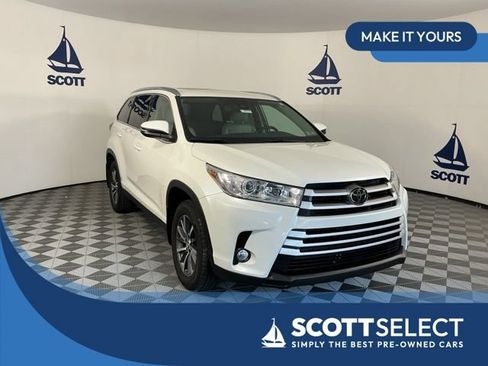 Used 2019 Toyota Highlander XLE AWD/4WD image 1