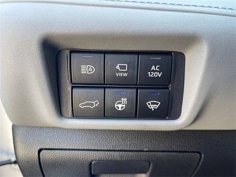 Used 2022 Toyota Highlander Limited image 25