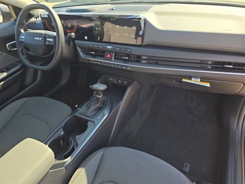 New 2025 Kia K4 LXS image 13