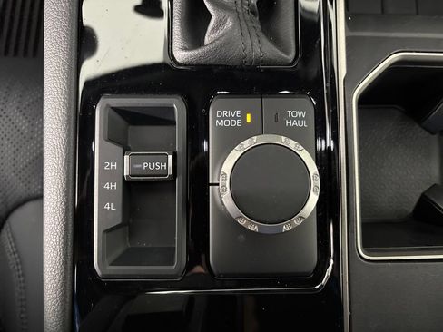 Used 2025 Toyota Tundra Limited AWD/4WD image 46