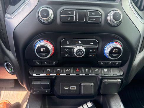 Used 2020 GMC Sierra 1500 SLT RWD image 28