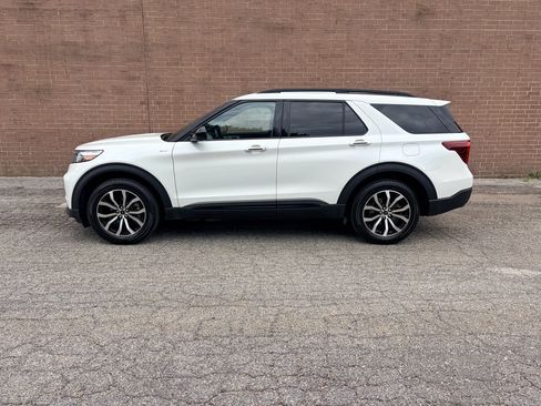 Used 2023 Ford Explorer ST-Line w/ Class IV Trailer Tow Package AWD/4WD image 2