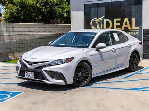 Used 2023 Toyota Camry XSE FWD image 6