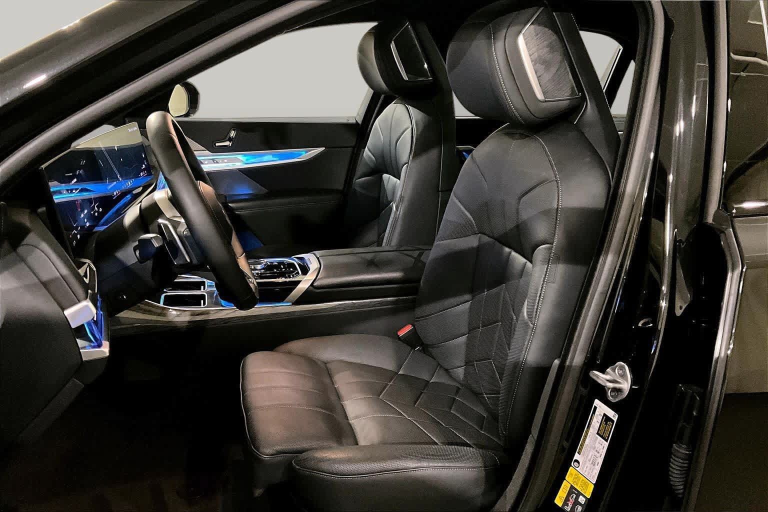 Used 2023 BMW i7 xDrive60 AWD/4WD image 8