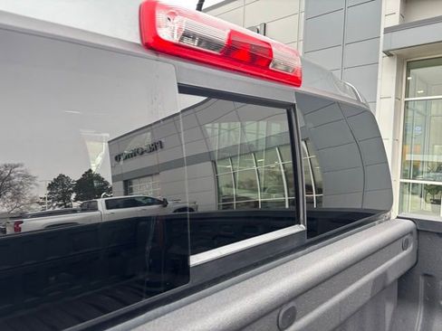 Used 2025 Chevrolet Colorado Z71 w/ Technology Package image 16